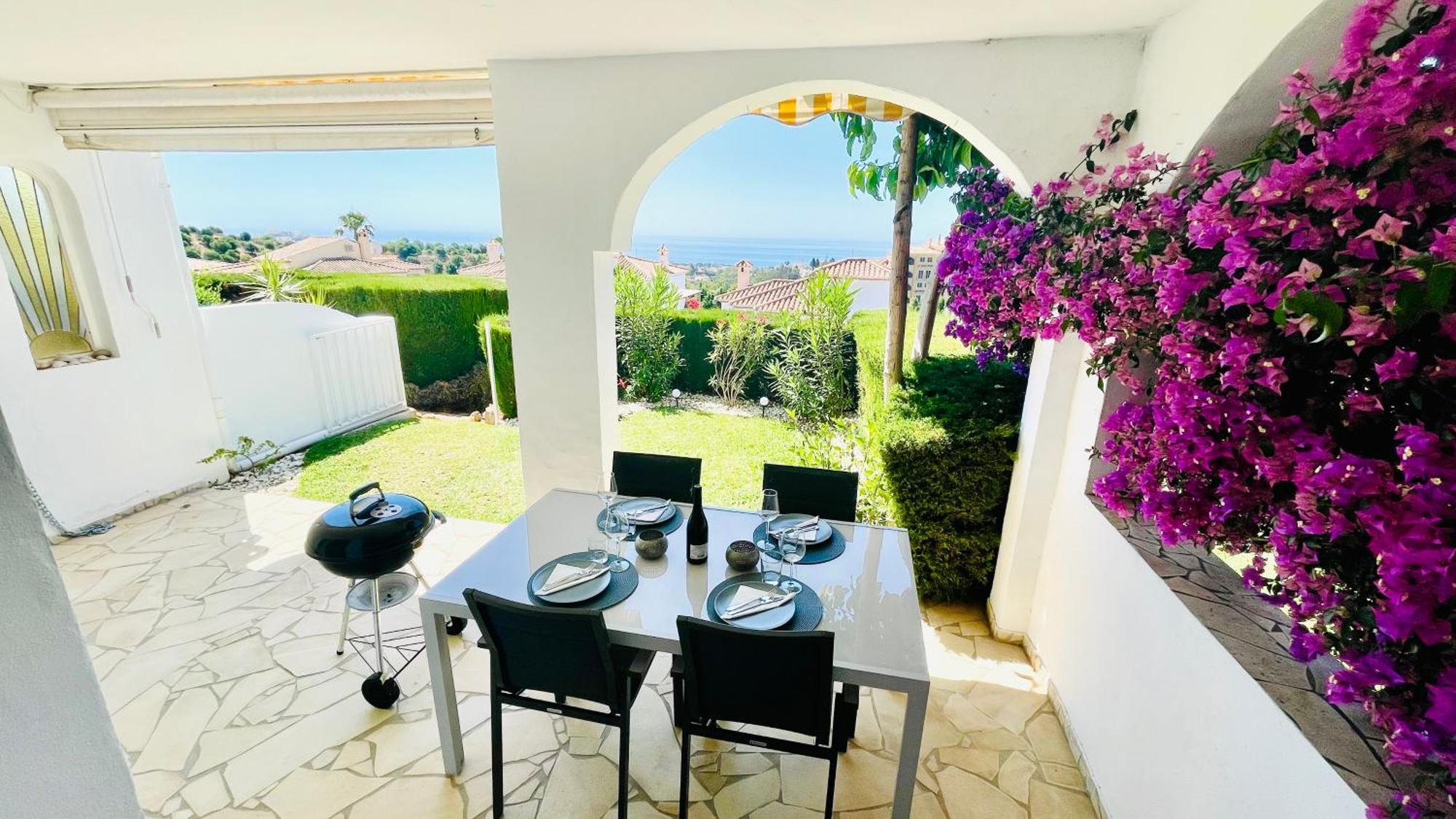 Modern Garden Apartment With A Fantastic Sea View And A Private Garden Sitio de Calahonda ภายนอก รูปภาพ